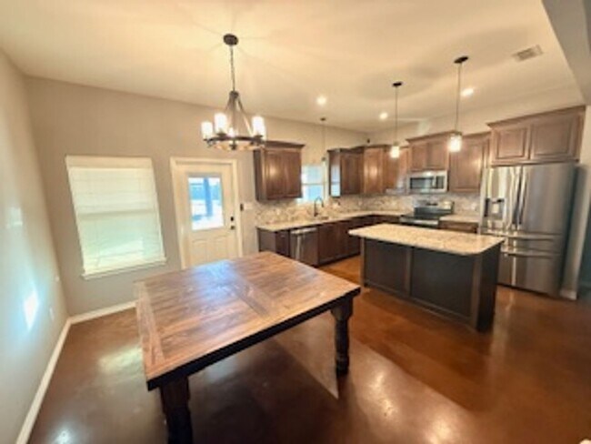 Building Photo - March availability!  3/2/2