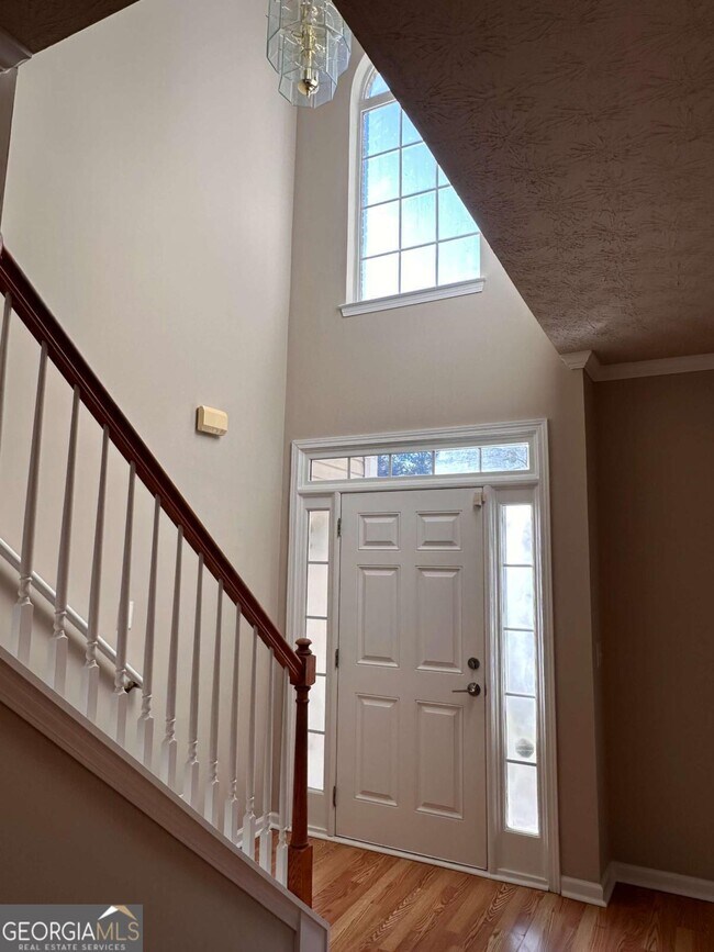 Building Photo - 305 Hulan Way