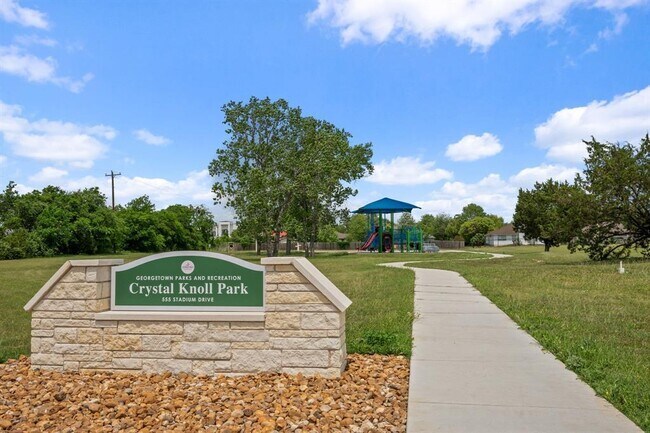 Building Photo - 102 Evergreen Cir