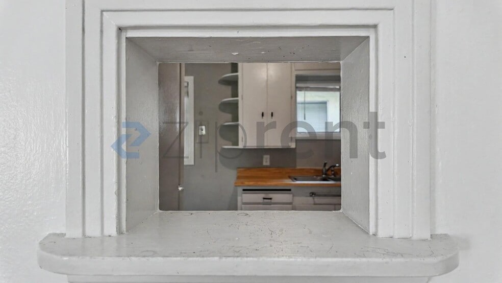Building Photo - Unit 1