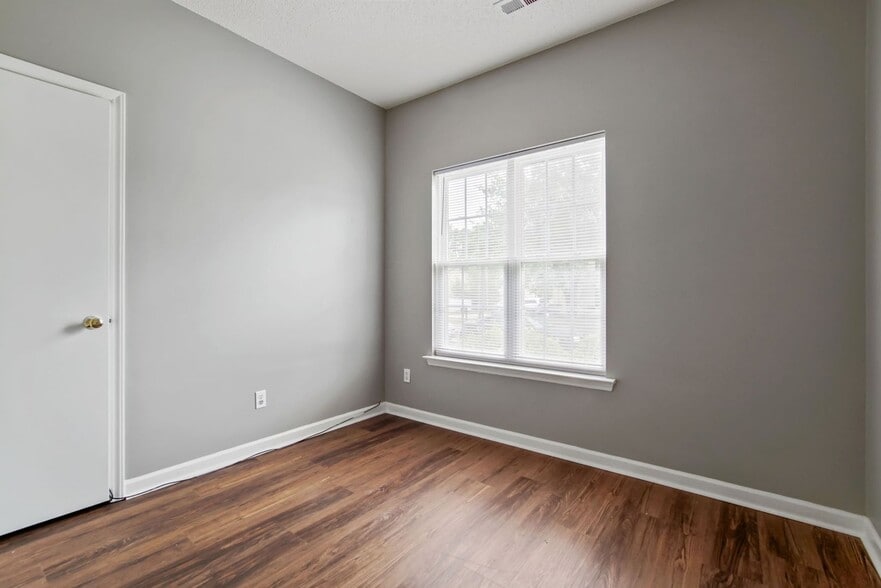 Building Photo - 1117 Aaron Dr