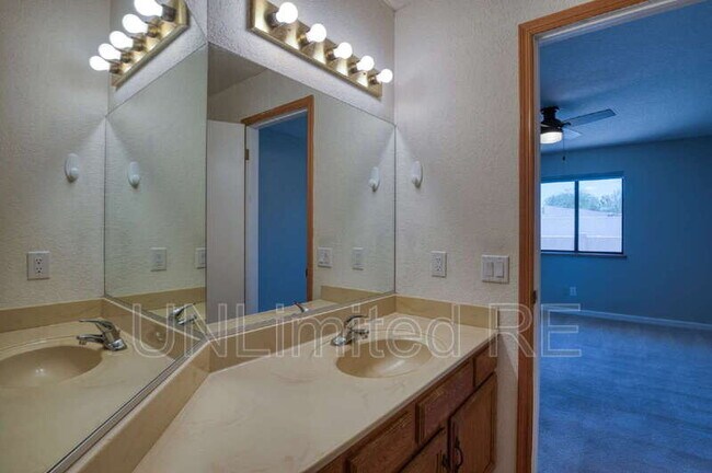 Building Photo - 2512 Cisco Dr S