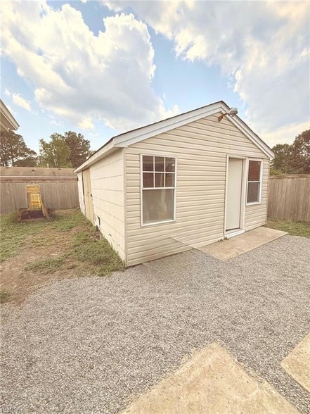 Building Photo - 3925 Galleon Dr