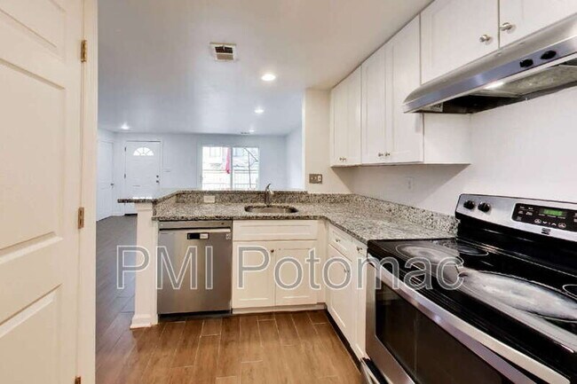 Building Photo - 9391 Chadburn Pl