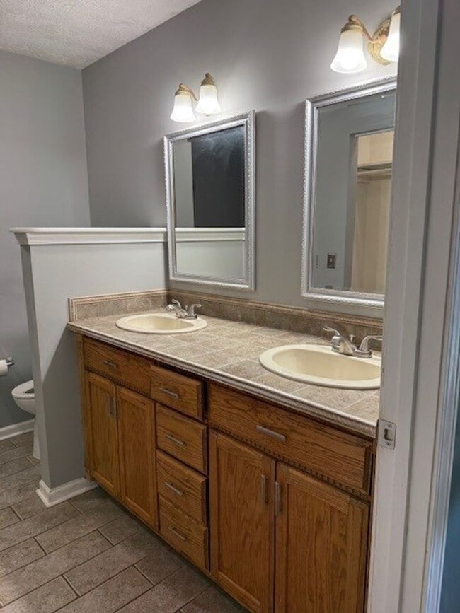 Building Photo - 3 Bedroom / 2.5 Bathroom - Home in Cookeville!