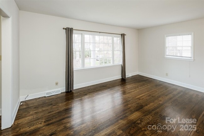 Building Photo - 7029 Yorktowne Dr