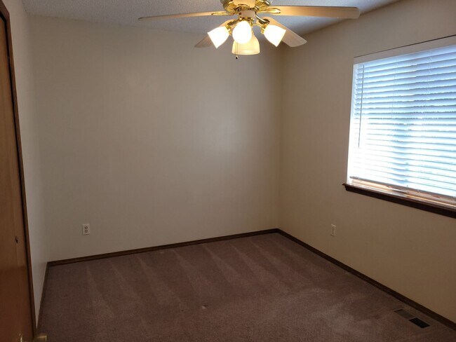 Building Photo - 8155 Tulip Tree Ct