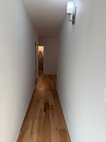 Building Photo - 1914 6th Ave