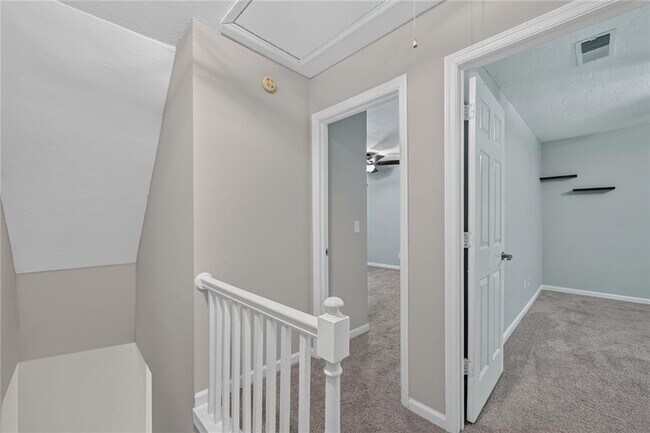 Building Photo - 226 High Creek Dr