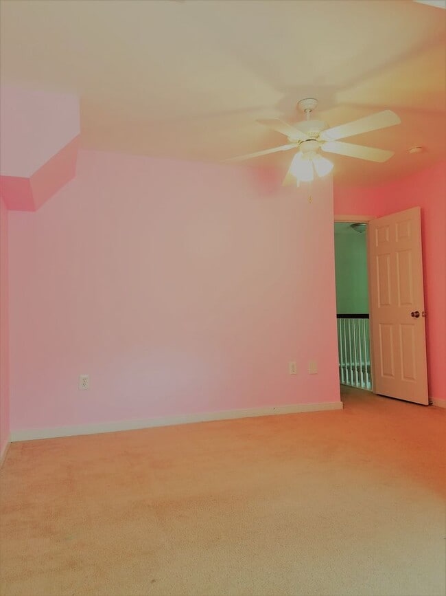 Building Photo - Large 2 story transitional in Birkdale