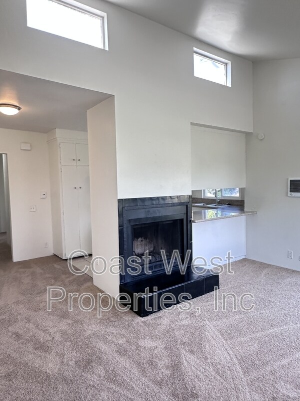 Building Photo - 4377 W Point Loma Blvd