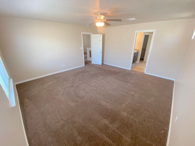 Building Photo - Gorgeous 4bed/3.5bath with 2 Master Bedrooms!