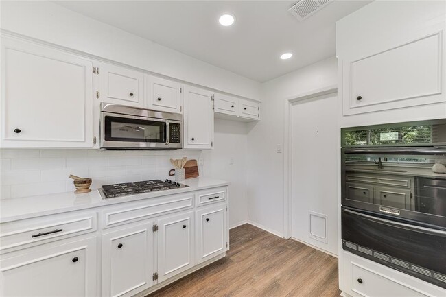 Building Photo - 1503 Westbury Trail