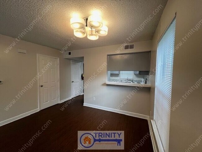 Building Photo - Cute TWO STORY Town Home!