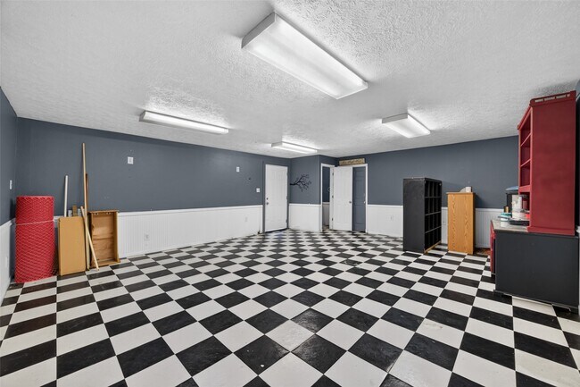 Building Photo - 1007 E Baker Rd