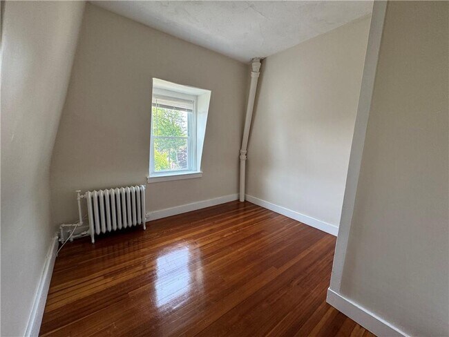 Building Photo - 26 Ayrault St