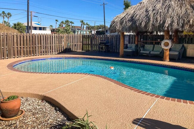 Building Photo - 607 Sand Key Dr