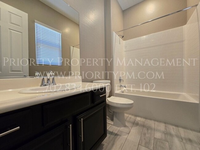 Building Photo - 738 Briar Knoll Dr