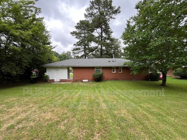 Building Photo - 4304 Wedgewood Dr