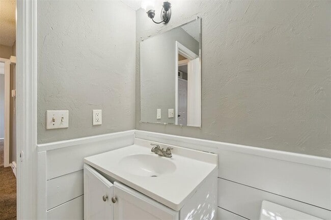 Building Photo - 4009 Vickie Dr