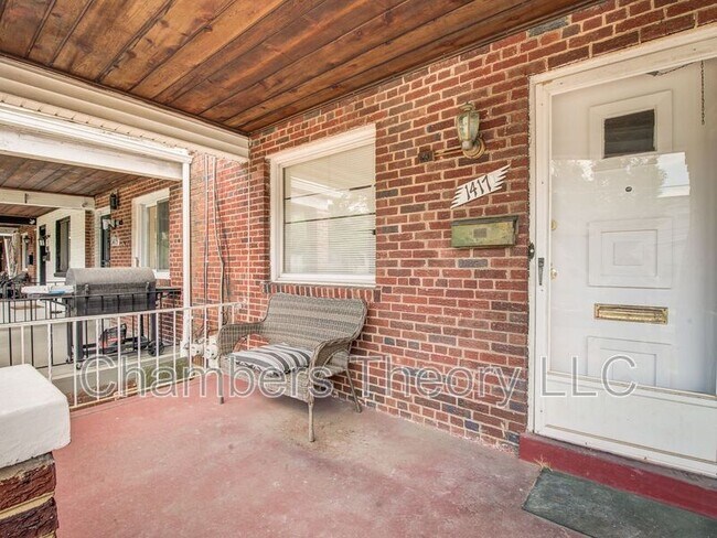 Building Photo - 1417 Downing St NE