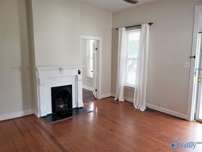 Building Photo - 805 Stevens Ave NE