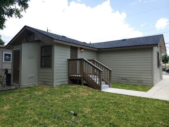 Building Photo - 1822 Hays St