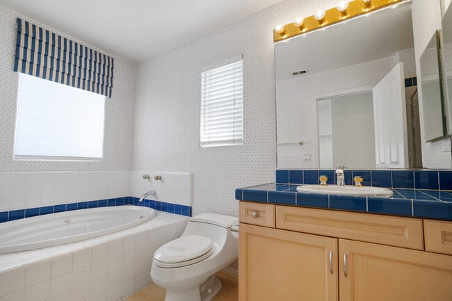 Building Photo - 6453 Zuma View Pl