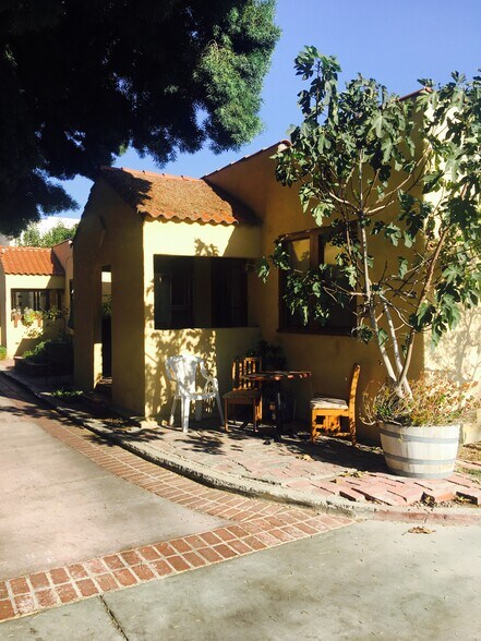 Building Photo - 5031 Bakman Ave