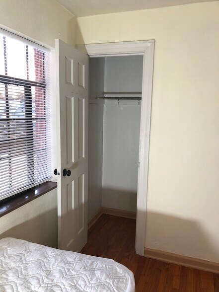 Building Photo - 735 Lincolnway E