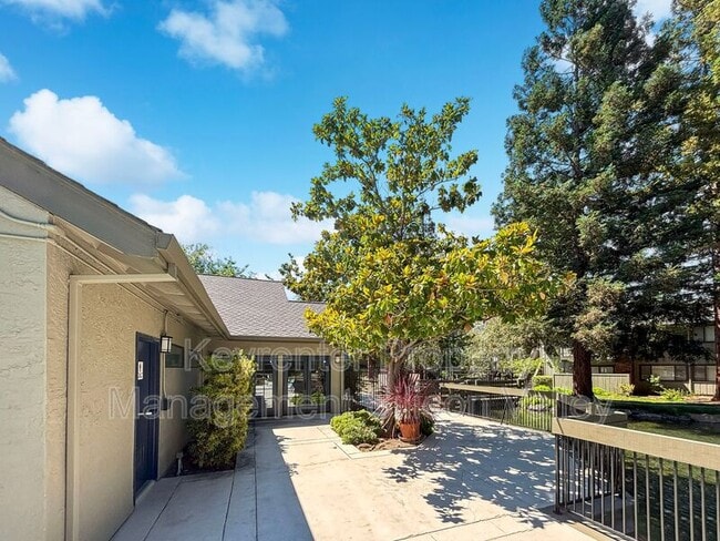 Building Photo - 1902 La Terrace Cir