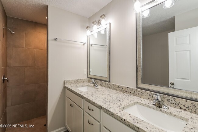 Building Photo - 416 Palm St