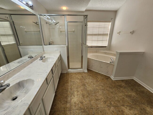 Building Photo - ***TWO WEEKS FREE*** Beautiful 4 bedroom 2 bath Home