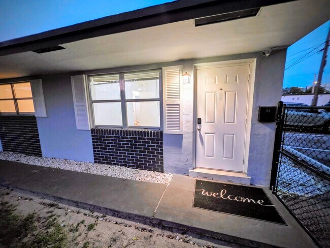 Building Photo - LC 13:22-24 SW 10th St