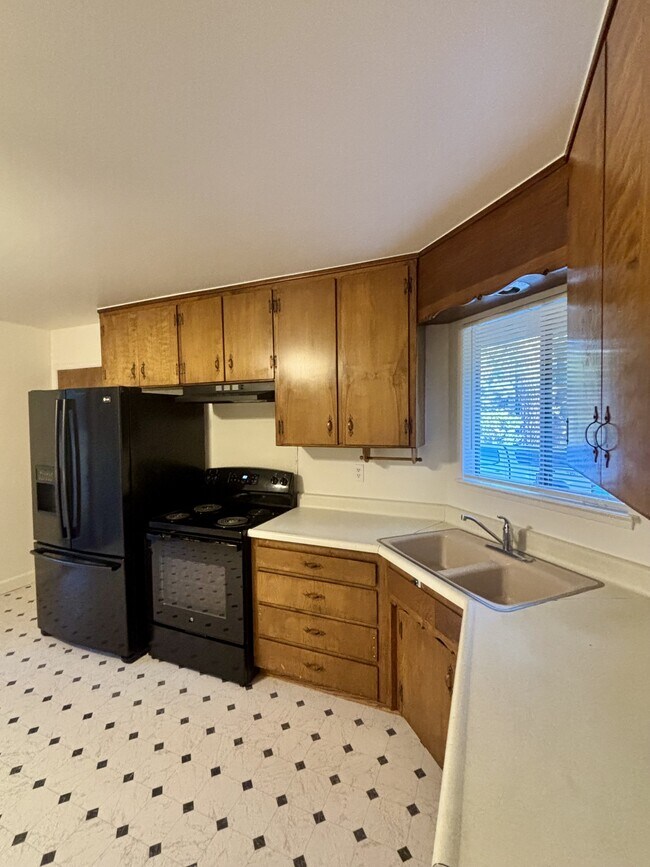 Building Photo - 297 Cornwall Ave