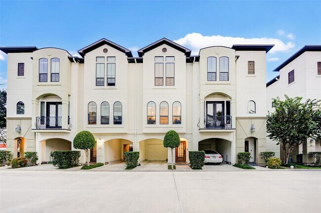Building Photo - 3105 Fairdale Oaks E