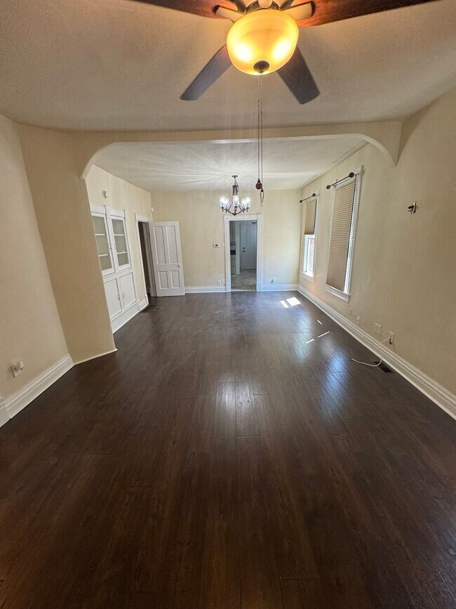 Building Photo - Charming Pet Friendly House 2 Bedroom/1.5 ...