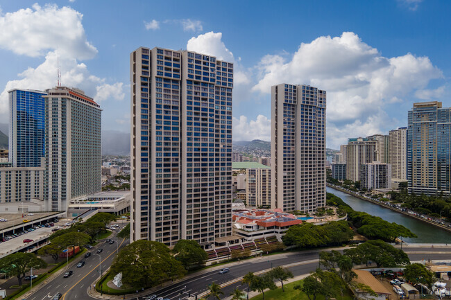 Building Photo - Yacht Harbor Towers