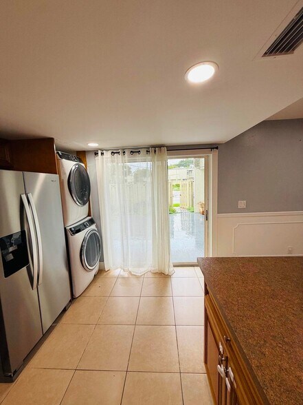 Building Photo - 12134 Regal Ct E