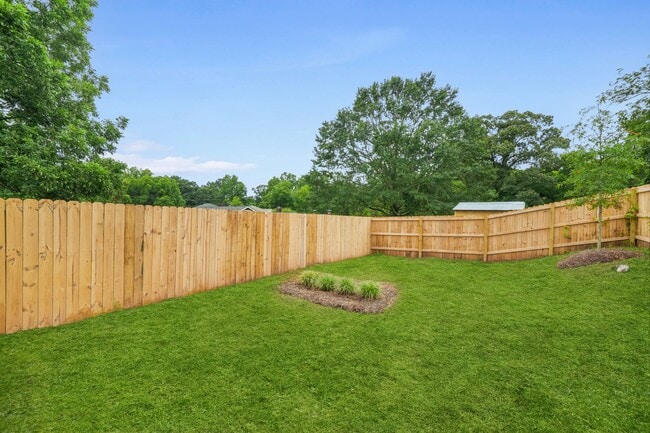 Building Photo - 1223 Oakland Dr SW