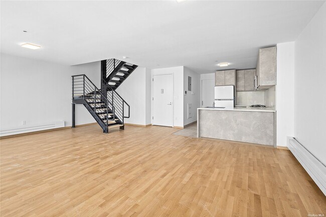 Building Photo - 23-09 Broadway