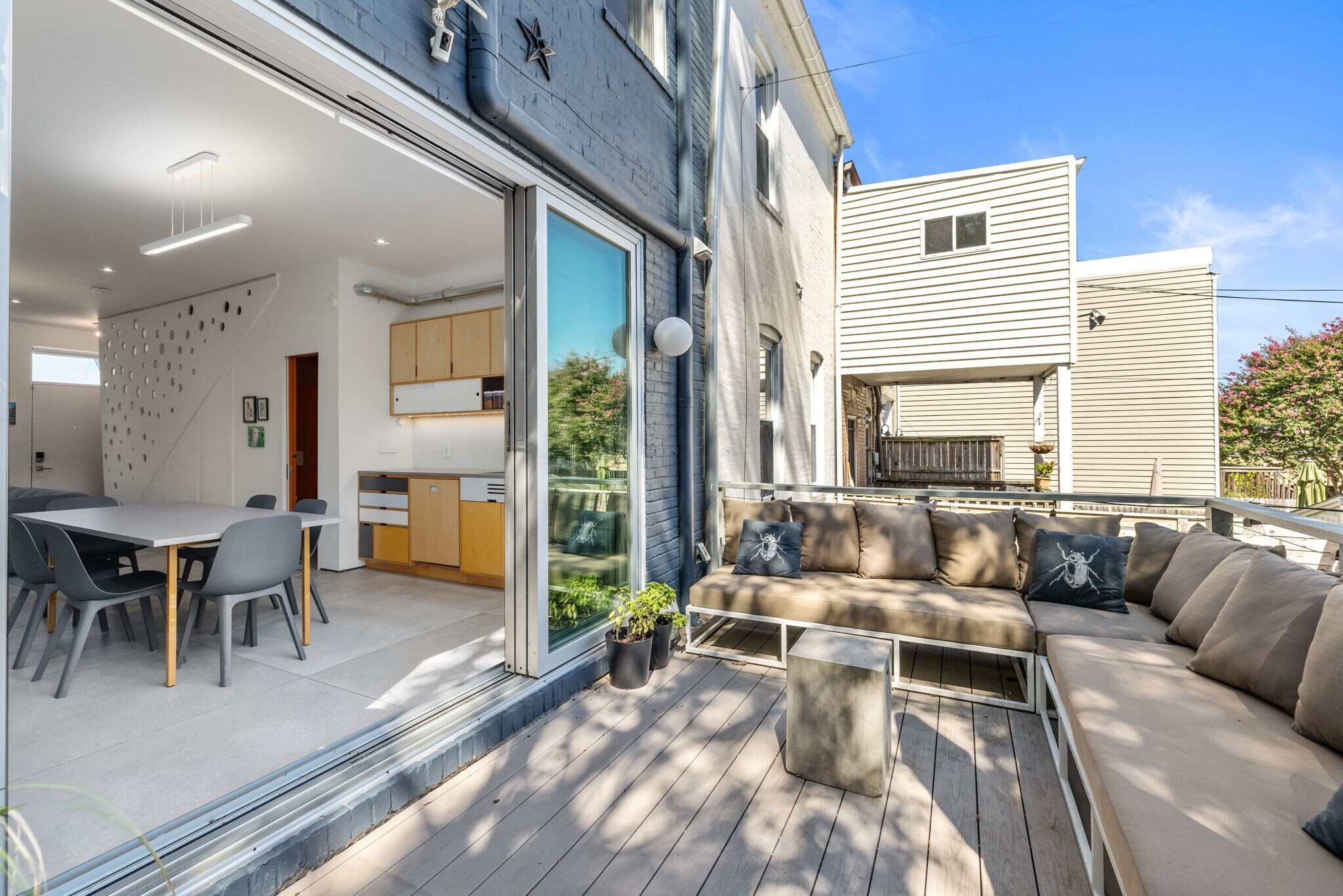 Building Photo - 619 10th Street NE