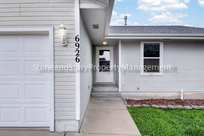 Building Photo - 6926 SW 17th St