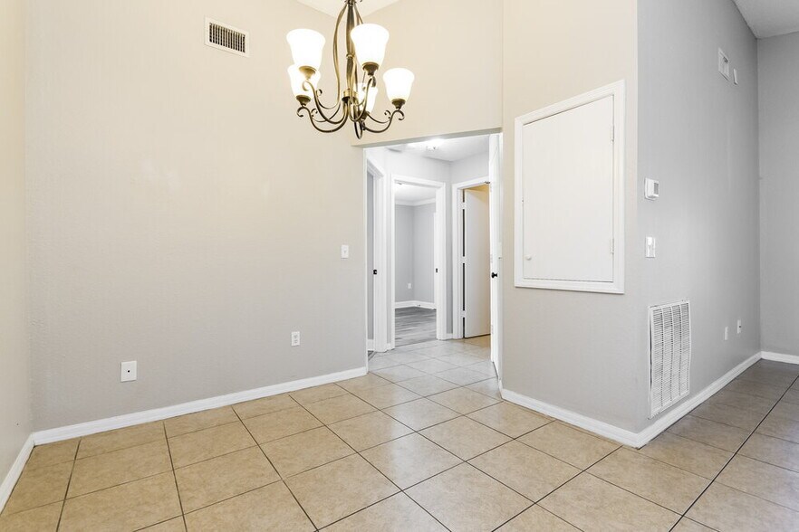 Building Photo - 3008 Sabal Bend Dr NE