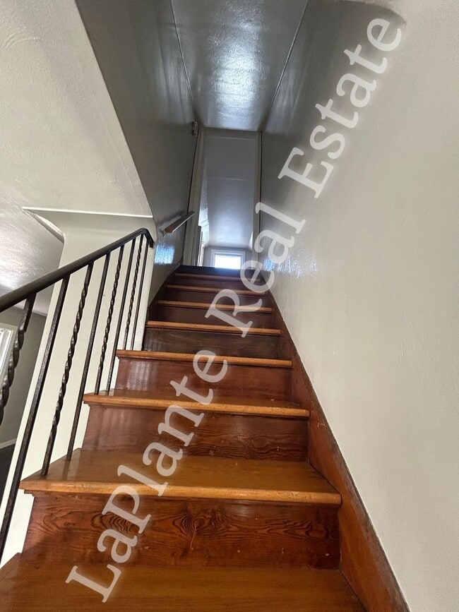 Building Photo - Charming 2-Bedroom Home in West Toledo – U...