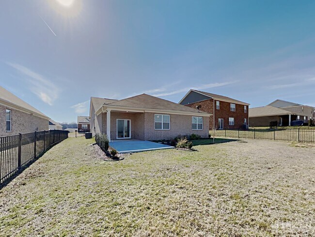 Building Photo - 2082 Sunflower Dr