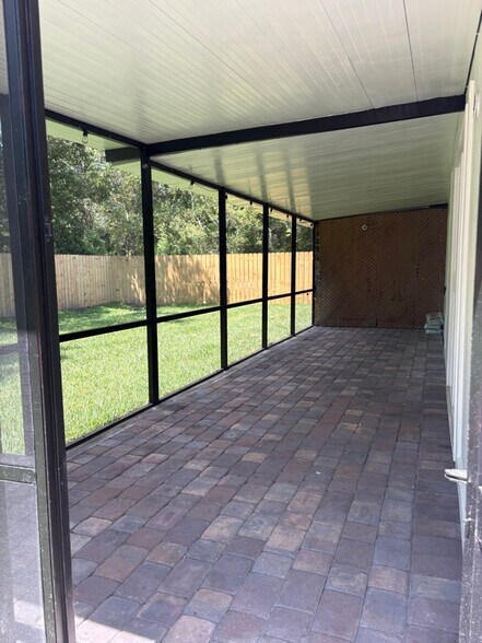 Building Photo - 668 Riverwoods Cir