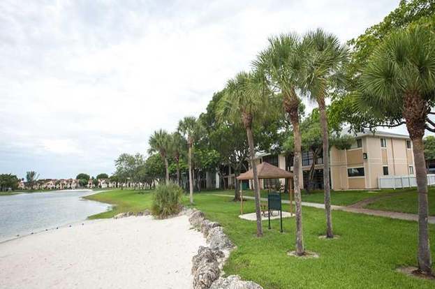 Building Photo - 9727 Hammocks Blvd
