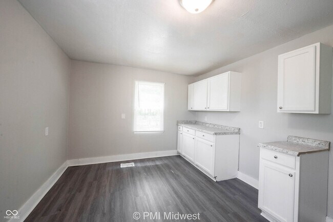 Building Photo - 445 W 29th St