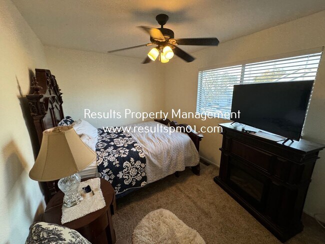 Building Photo - Hidden Roseville 3 Bed 2.5 Bath Gem